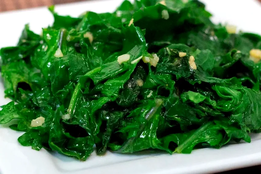 24 Perfect Side Dishes to Serve with Your Favorite Soups Easy Garlic Kale