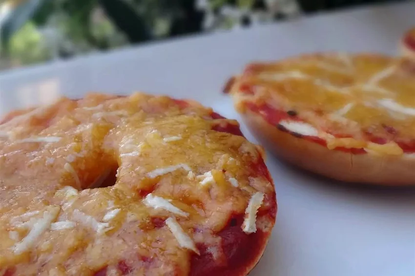 Easy Mini Bagel Pizzas