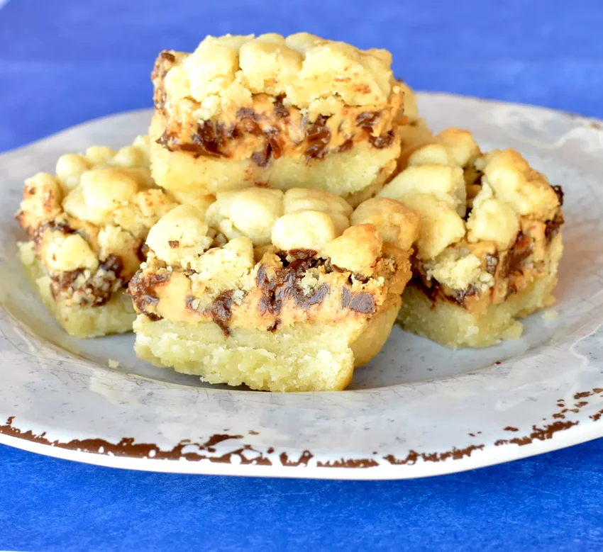 40 Peanut Butter Chocolate Treats That Are Simply Amazing Easy Peanut Butter Chip Cookie Bars