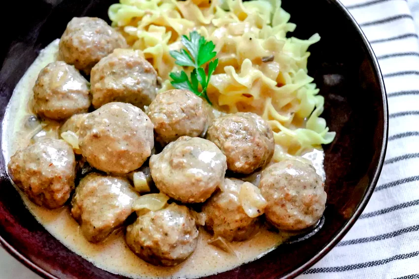 31 Slow Cooker Recipe Ideas for Your October Kitchen Easy Slow Cooker Swedish Meatballs