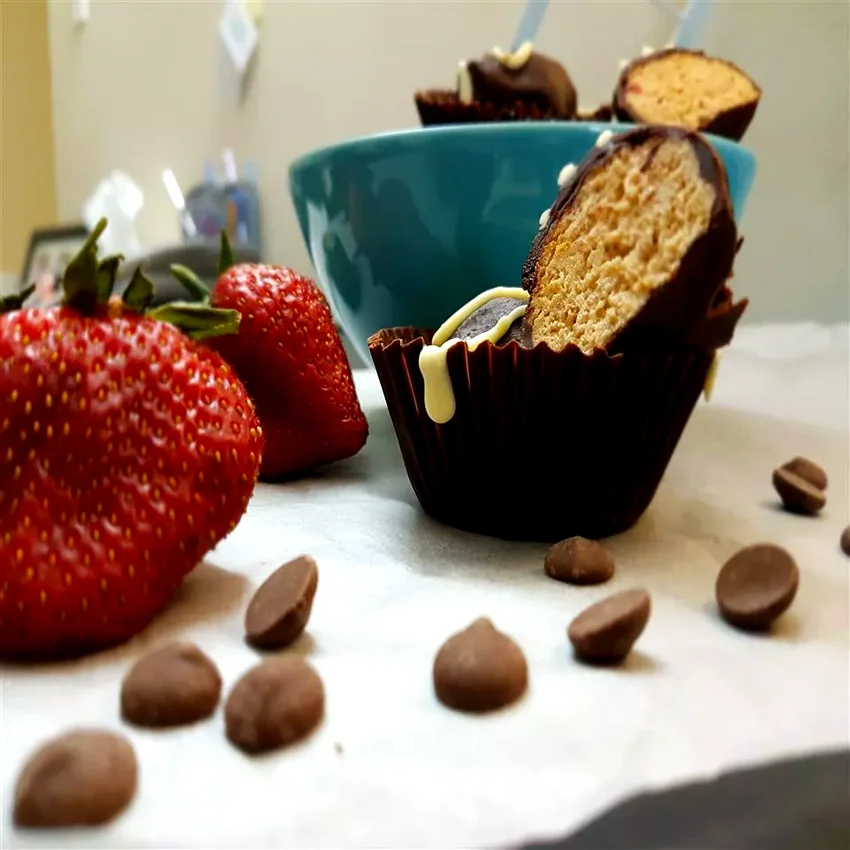 17 Strawberry Cheesecake Treats for Dessert Lovers Easy Strawberry Cheesecake Truffles