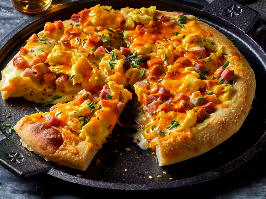 Eggs Benedict Breakfast Pizza