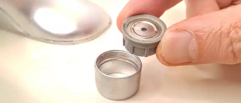 Faucet aerator for portable dishwasher