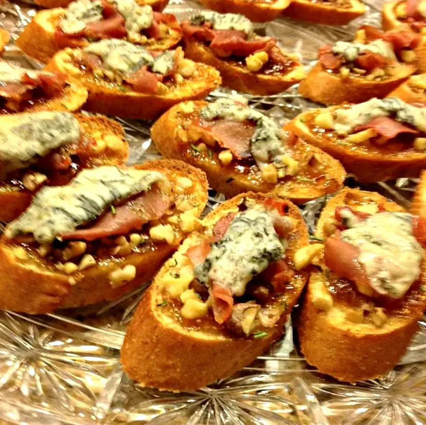 Fig-Proscuitto Crostini