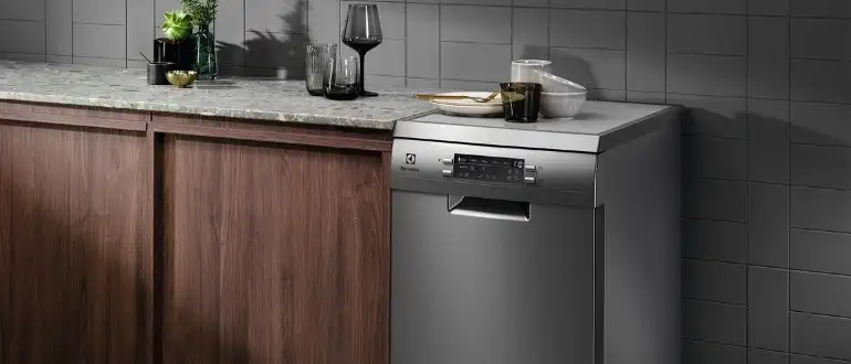 Freestanding Dishwasher which Does not Need any Plumbing
