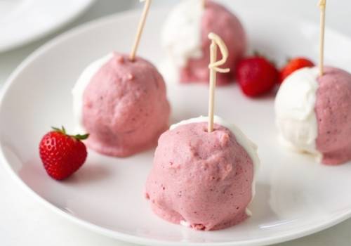 Frozen Greek Yogurt-Dipped Berries