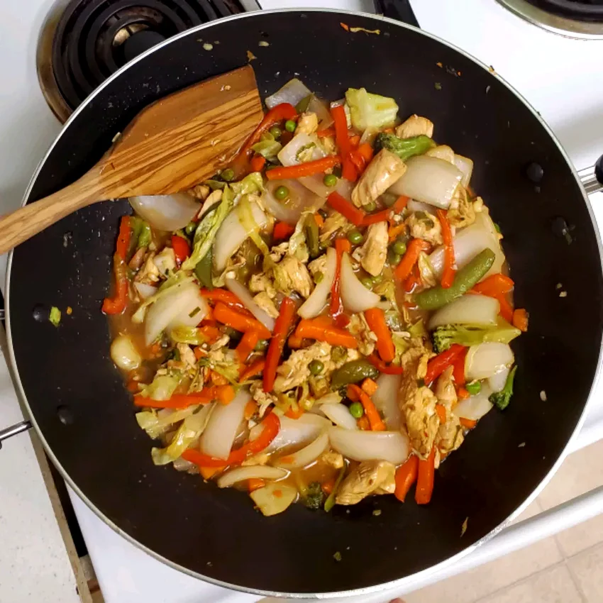Top 25 Amazing Stir-Fry Recipes for Quick Weeknight Meals Garlic Chicken Stir Fry