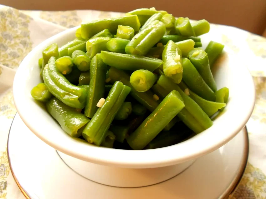 30 Ways to Make Canned Green Beans Actually Delicious Garlic Green Beans
