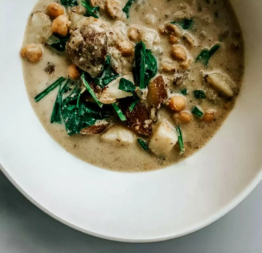 Garlic, Spinach, and Chickpea Soup