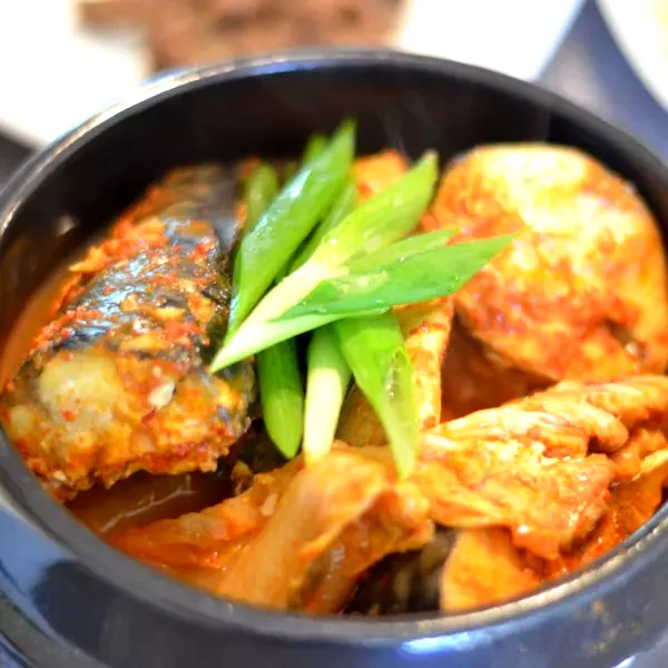 20 Daikon Radish Recipes That Are Tasty And Healthy Godeungeo Jorim (Korean Braised Mackerel with Radish)