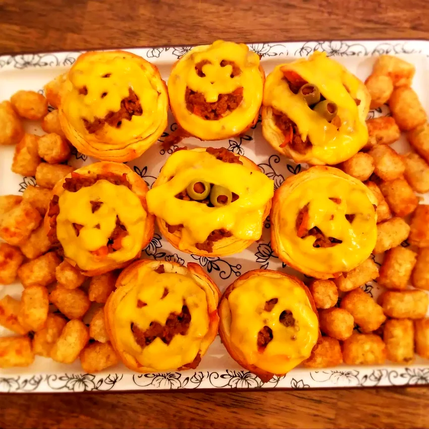 24 Spooky Halloween Dinner & Party Ideas That Will Wow Halloween Jack-o