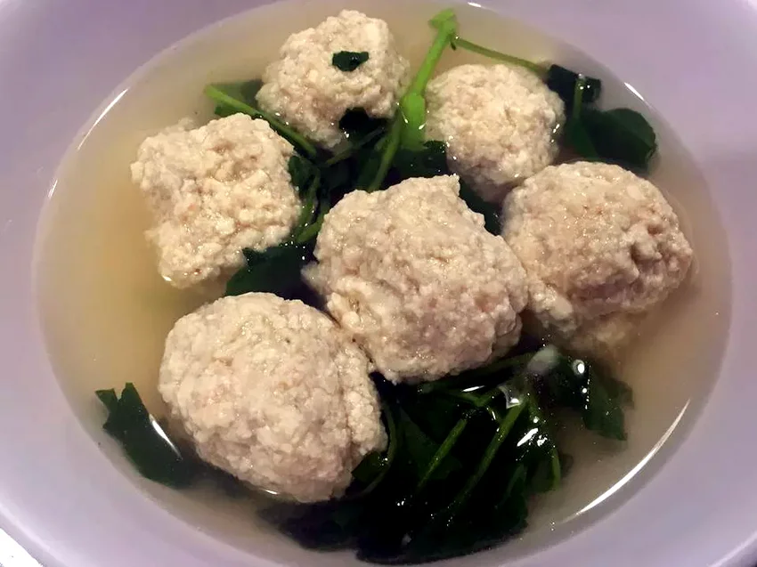 He Jia Tuan Yuan (Tofu Ball Soup for Chinese New Year)