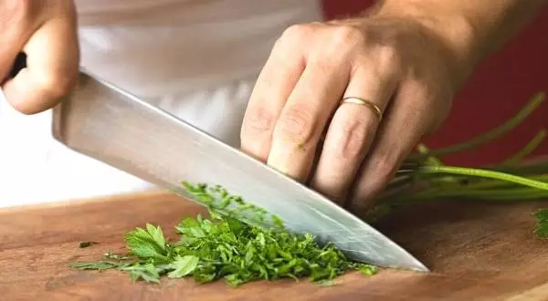 How to Use the Kitchen Knife Safely