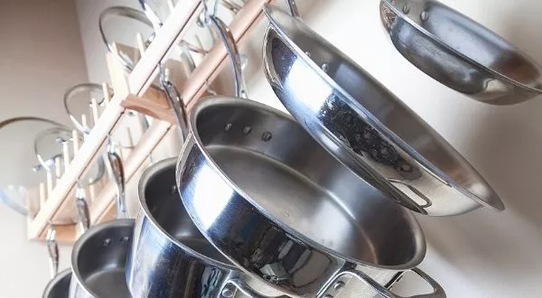 How to clean stainless steel pots and pans in the dishwasher?