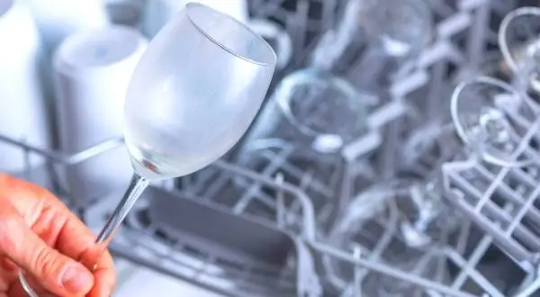 How to remove Hard Water stain from glasses in the Dishwasher