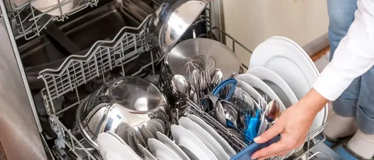 How to use a plastic tub dishwasher effectively