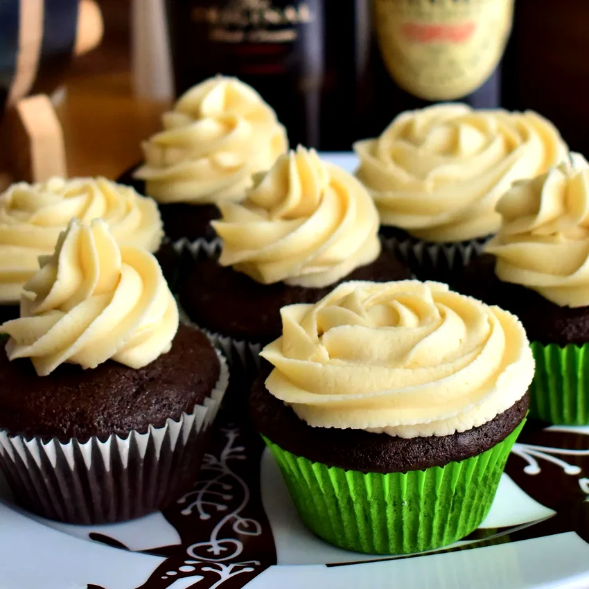 23 Holiday Cupcake Recipes Perfect for Thanksgiving Day Irish Cocktail Cupcakes