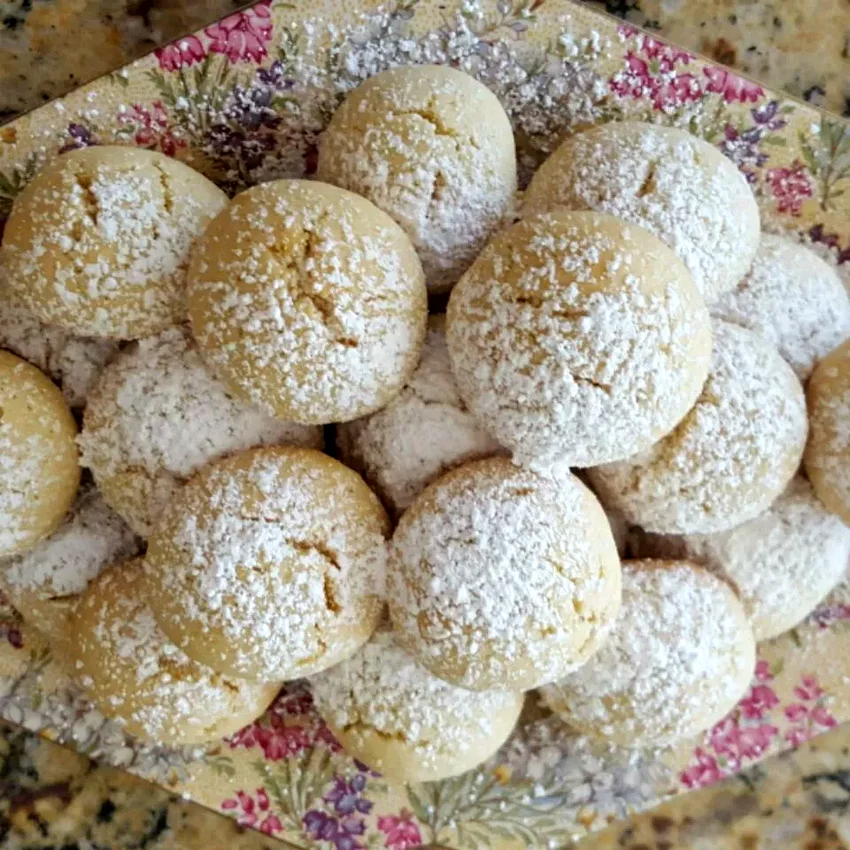 15 Classic Italian Christmas Cookies Nonna Would Approve Of Italian Butterball Cookies