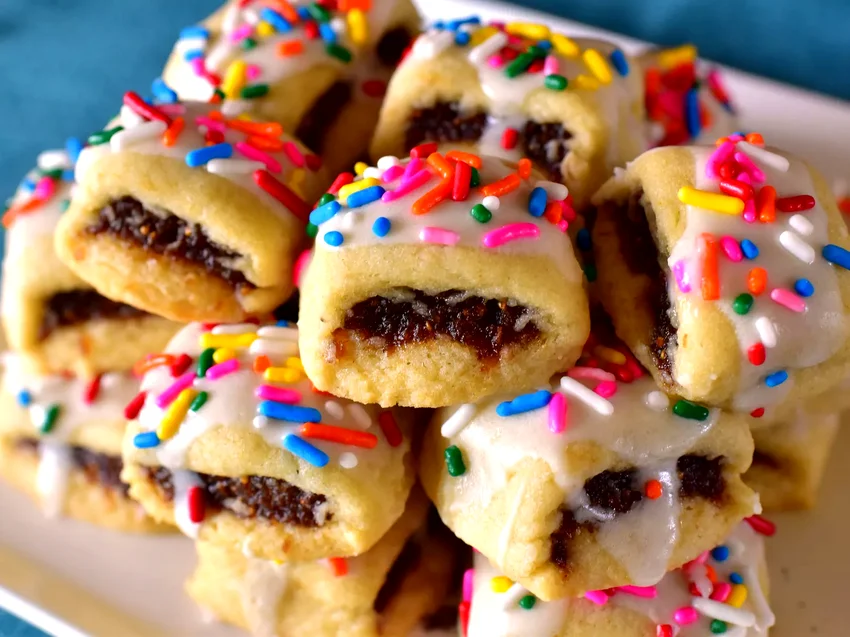 15 Classic Italian Christmas Cookies Nonna Would Approve Of Italian Fig Cookies