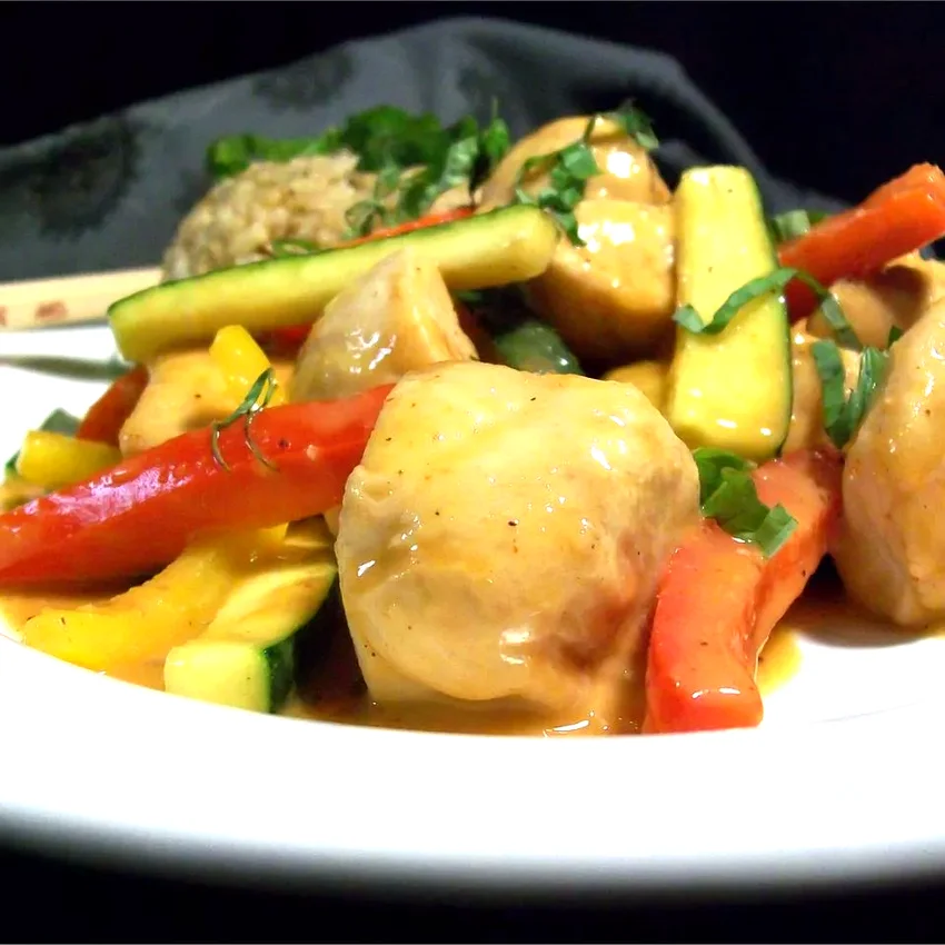 25 Homemade Chicken Stir-Fry Dishes for Takeout Cravings Kai Kang Dang (Chicken Curry with Coconut Milk)