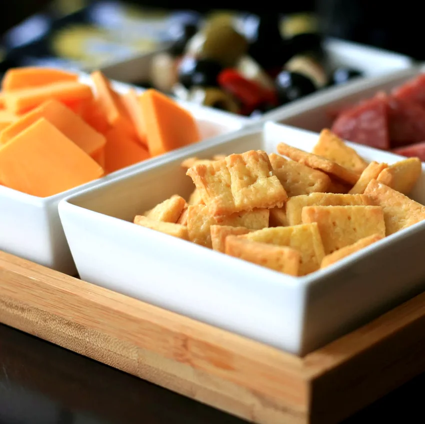 15 Low-Carb Snacks That Crush Your Hunger Cravings Keto Crackers