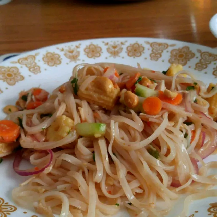 Malaysian Tangy Noodle Salad