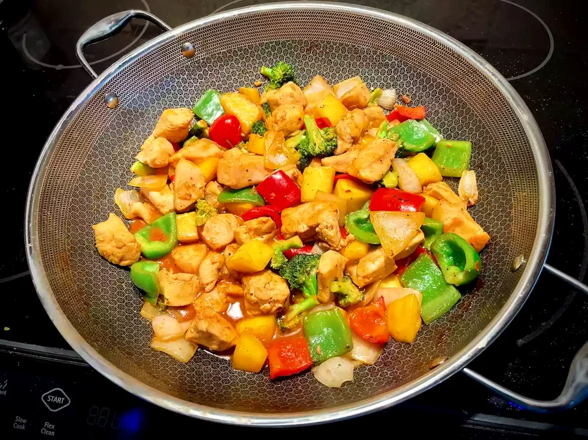 30 Chicken Broccoli Meals That'll Become Your Go-To Dinners Mango Chicken Stir-Fry