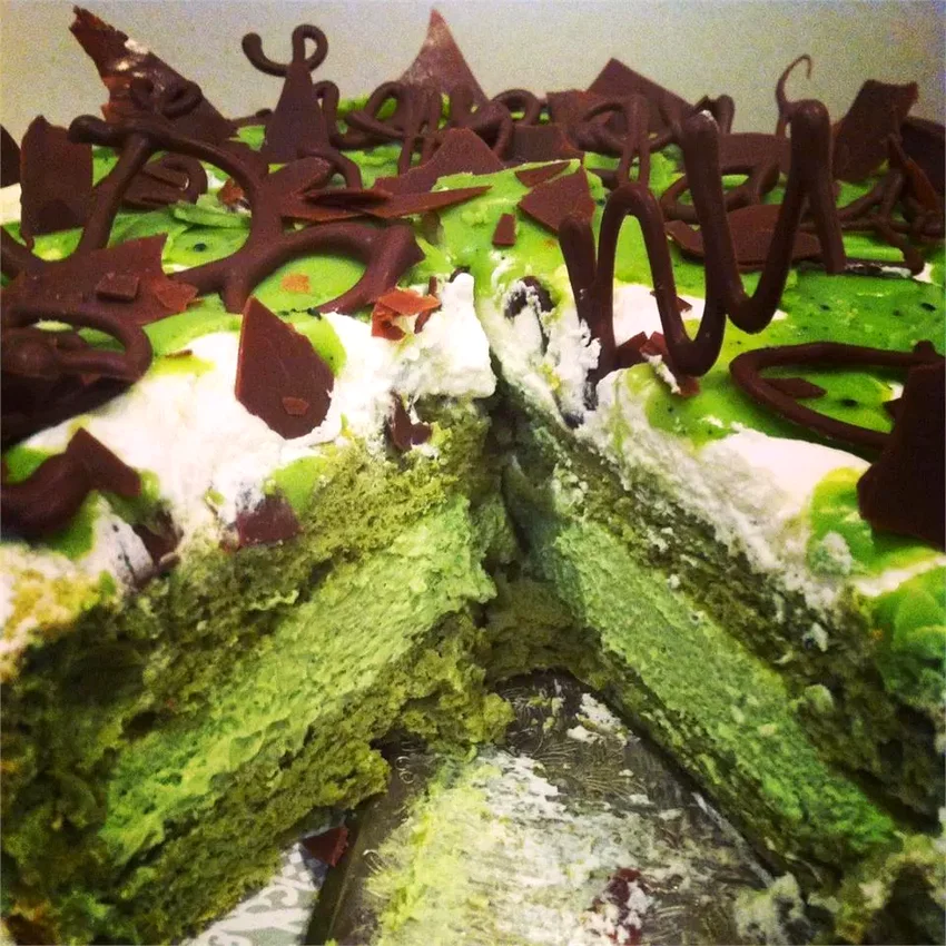 15 Amazing and Tasty Matcha Dessert Recipes Matcha-Mascarpone Layer Cake