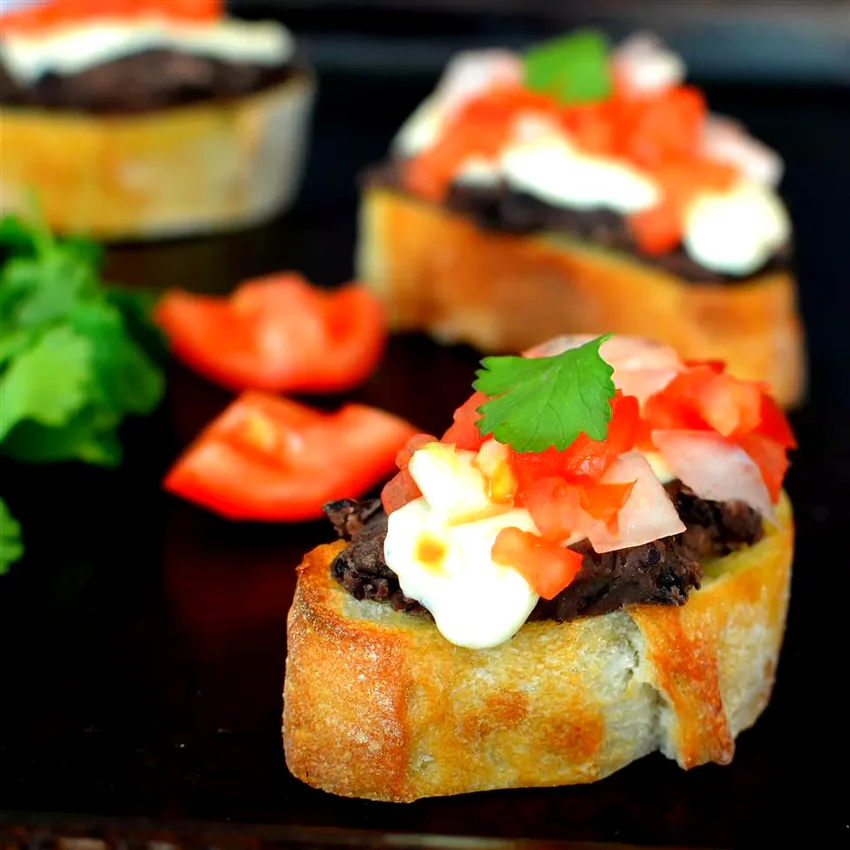 Mini Molletes de Frijoles (Mexican Bruschetta with Beans)