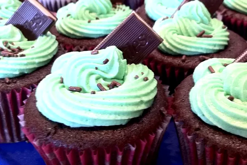 28 Mint Chocolate Treats You'll Love Making Over & Over Mint Buttercream Frosting With Dark Chocolate Glaze