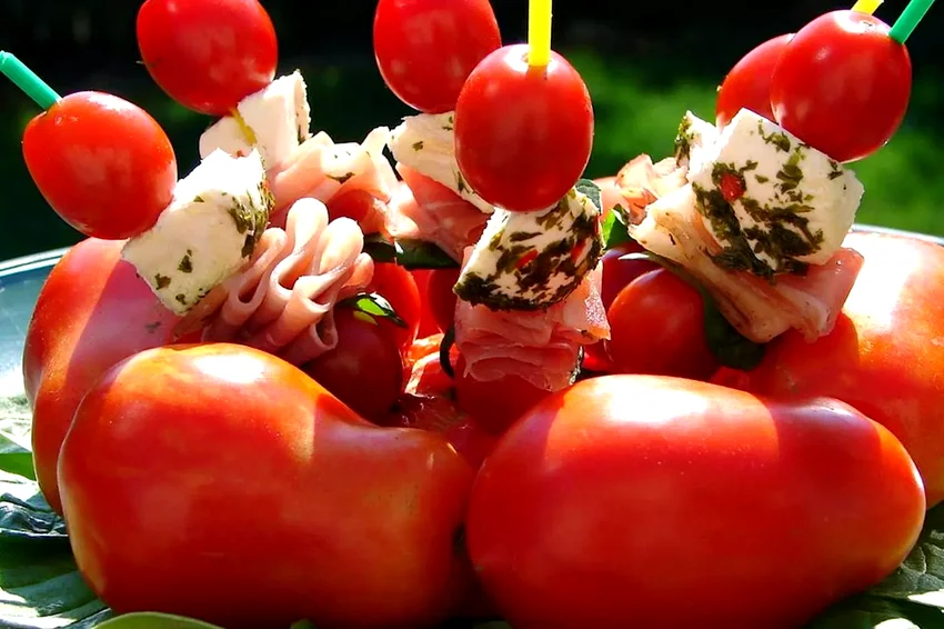 30 Graduation Party Foods That Make Celebrating Easy Mozzarella and Tomato Appetizer