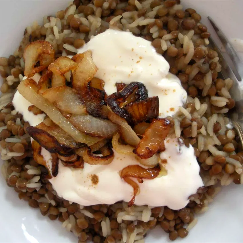 17 Plant-Based Dinner Recipes To Please Every Taste Mujadarrah (Lentils and Rice with Fried Onions)
