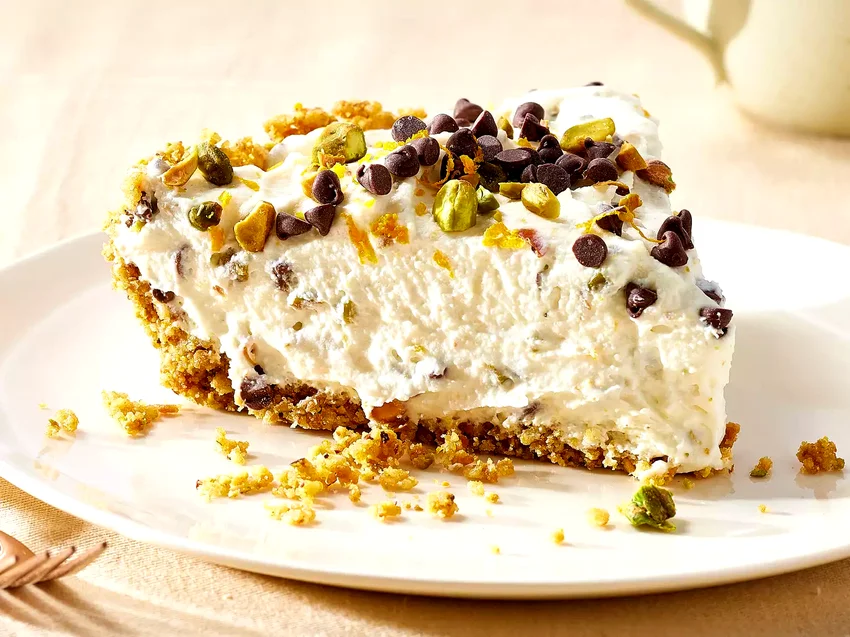 14 Easy No-Bake Holiday Treats for Baking-Free Christmas No-Bake Cannoli Pie