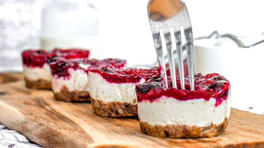 No-Bake Mini Vegan Cheesecakes