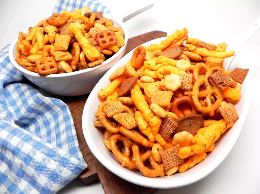 15 Simple Movie Night Treats Perfect for Staying Home No-Bake Snack Mix