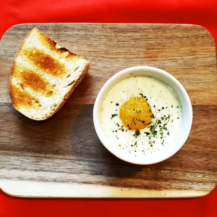 Oeufs Cocottes au Saumon (Baked Eggs with Smoked Salmon)
