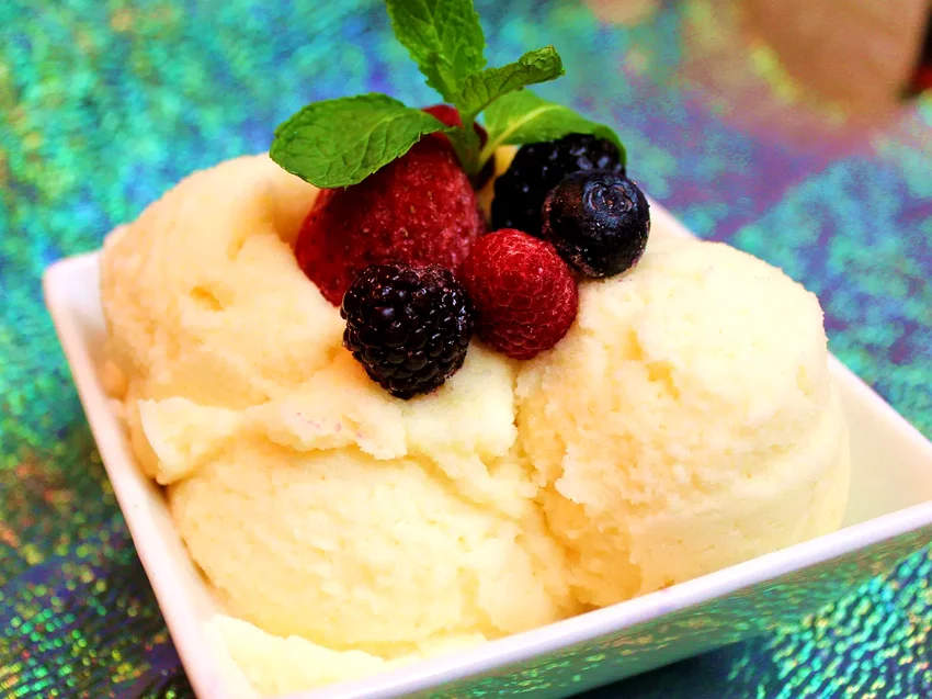 Old-Fashioned Snow Ice Cream