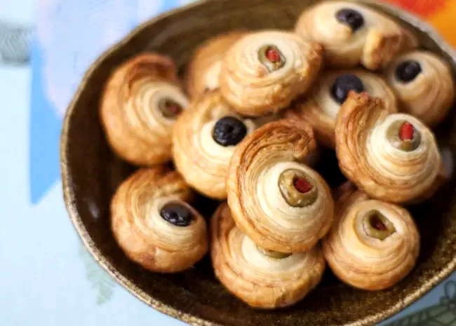 40 Classic Appetizer Recipes We'll Always Love Making Olive Puffs