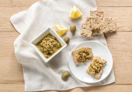 Olive Tapenade with Crackers