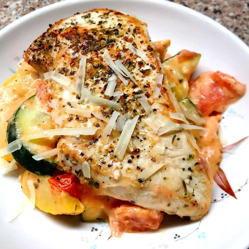 One-Pan Keto Chicken Breast with Vegetable Ragoût
