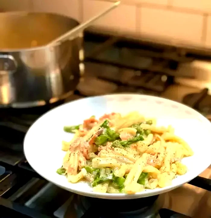 One-Pot Salmon, Asparagus, and Feta Pasta