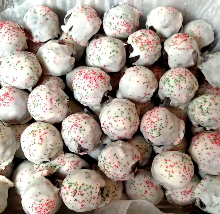 50 Oreo Dessert Ideas for Cookie and Cream Fans Oreo Balls with Almond Bark