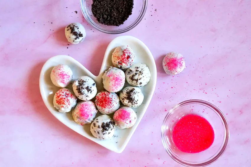 50 Oreo Dessert Ideas for Cookie and Cream Fans Oreo Cheesecake Truffles
