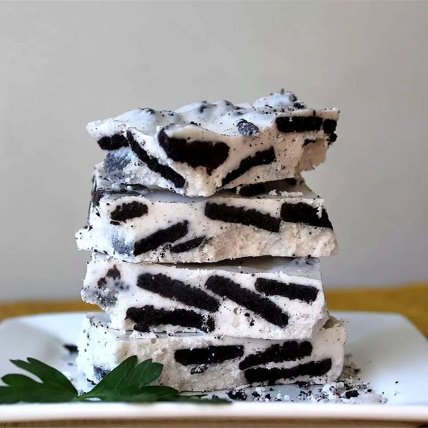17 Simple Two-Ingredient Dessert Recipes That Wow Oreo Cookie Bark