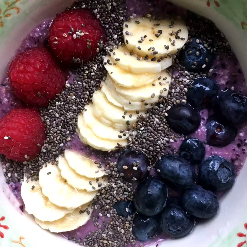 20 Healthy Morning Smoothie Recipes for Fresh Daily Energy Overnight Oats Blueberry Smoothie Bowl