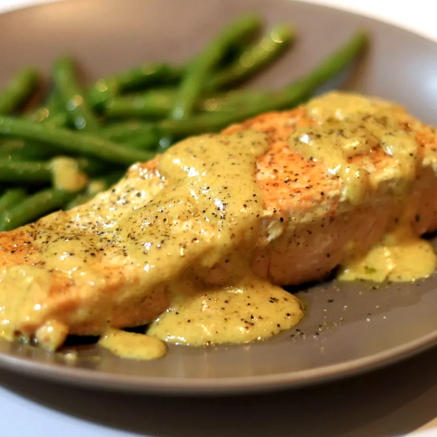 Pan-Fried Salmon in Curry Cream Sauce