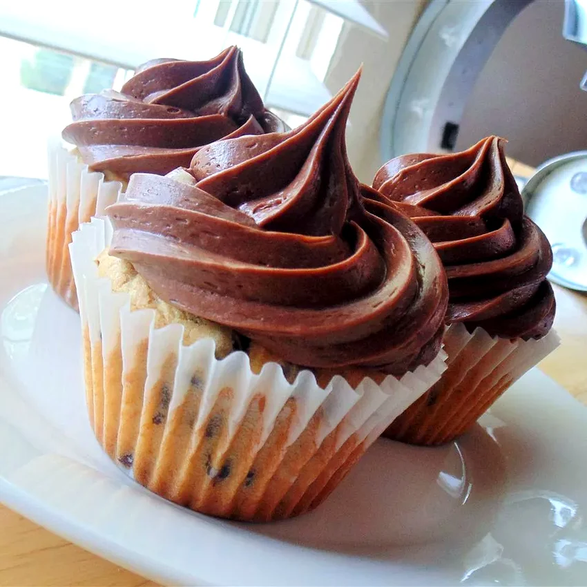 15 Dad's Day Cupcake Recipes That'll Make Him Smile Peanut Butter and Chocolate Chip Cupcakes