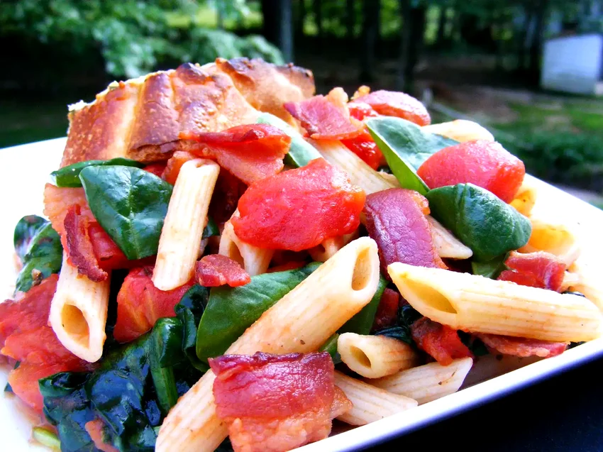 Penne Pasta with Spinach and Bacon