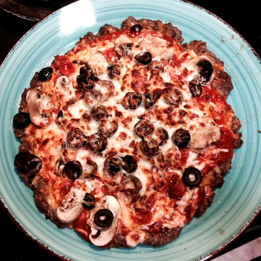 14 Quick Low-Carb Ground Beef Meals for Busy Families Pepperoni Meatza