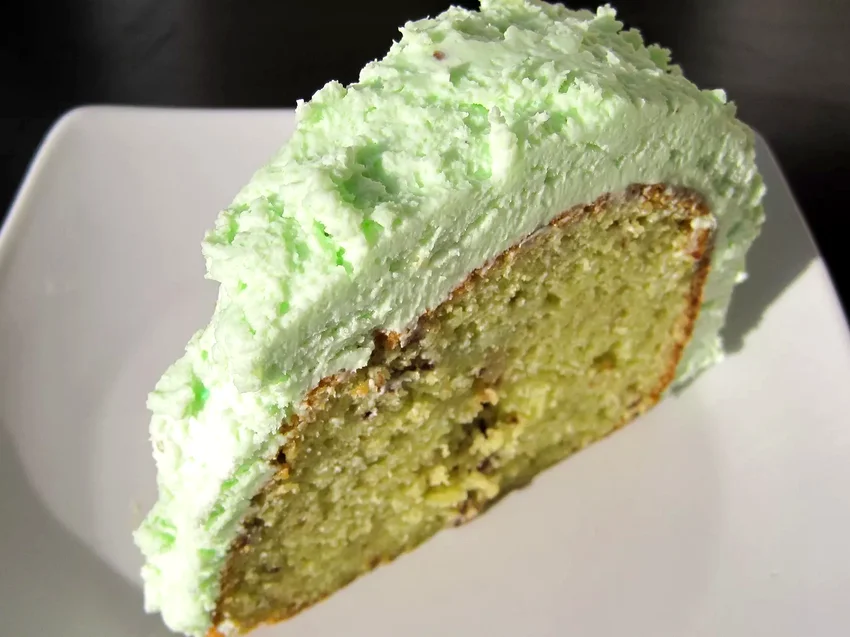 32 Amazing Desserts Using White Cake Mix for Easy Baking Pistachio Cake with Frosting